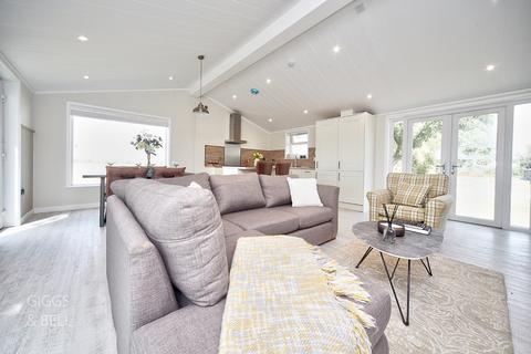 2 bedroom park home for sale, Woodside Home Park, Woodside, Luton, Bedfordshire, LU1