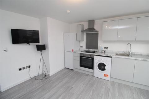 1 bedroom flat to rent, Connaught Road, Cardiff CF24