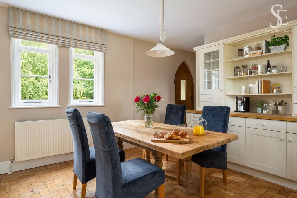 Dining area in kitchen