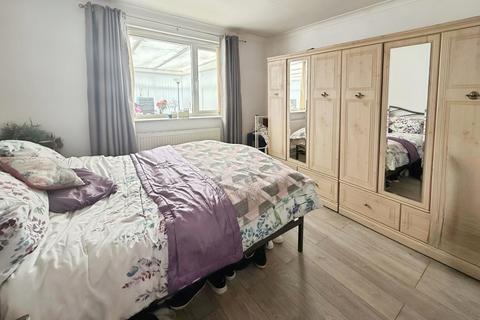 2 bedroom bungalow for sale, Halton Way, Lincolnshire DN34