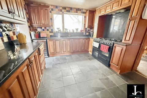 4 bedroom detached house for sale, Flag Leasow, Telford TF7
