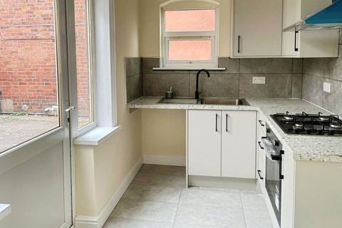 1 bedroom flat to rent, Larches Lane, West Midlands WV3