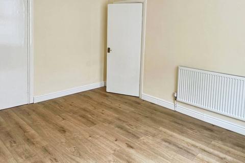 1 bedroom flat to rent, Larches Lane, West Midlands WV3