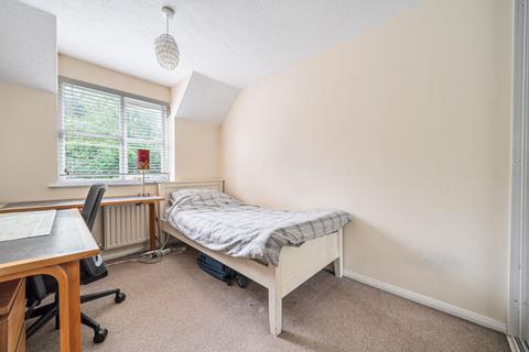 36 Barncroft, Farnham, GU9 8RU