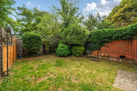 36 Barncroft, Farnham, GU9 8RU