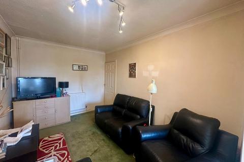 25 Bishops Drive, Northampton, NN2 6QR