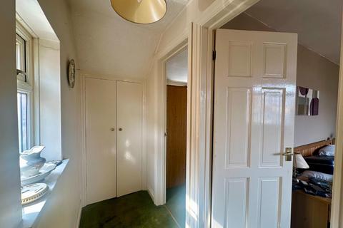 25 Bishops Drive, Northampton, NN2 6QR
