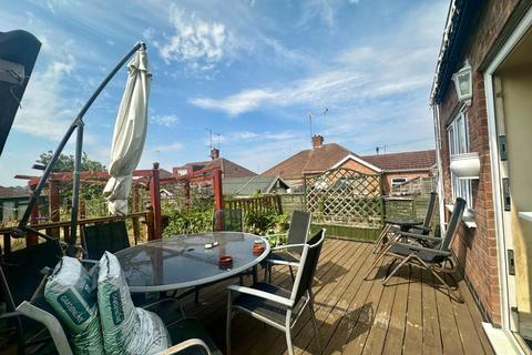 25 Bishops Drive, Northampton, NN2 6QR