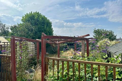 25 Bishops Drive, Northampton, NN2 6QR