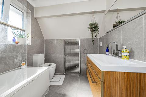 95 Central Avenue, Hounslow, TW3 2RQ