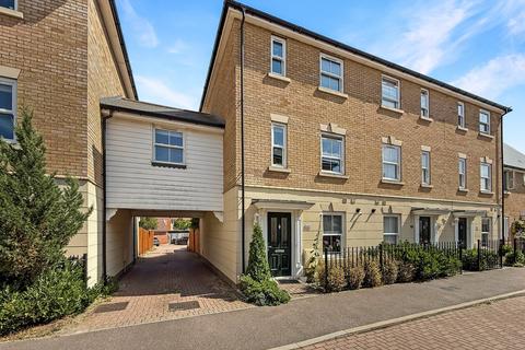 15 Buckthorn Road, Dunmow, CM6 1HZ