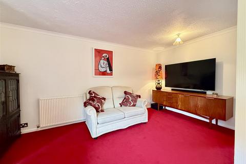4 bedroom semi-detached house for sale, Hamilton Close, Stourbridge
