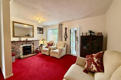 4 bedroom semi-detached house for sale, Hamilton Close, Stourbridge