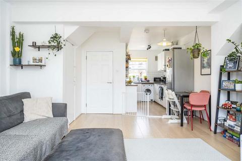 2 bedroom flat for sale, Milk Yard, London E1W