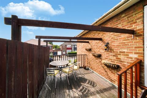 4 bedroom semi-detached house for sale, Ashness Gardens, Greenford