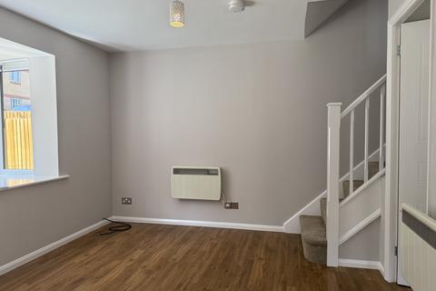 1 bedroom terraced house to rent, Dakin Close, Crawley