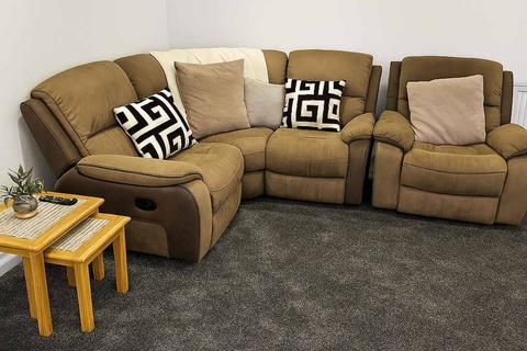2 bedroom flat to rent, Co-Operation Road, Greenbank