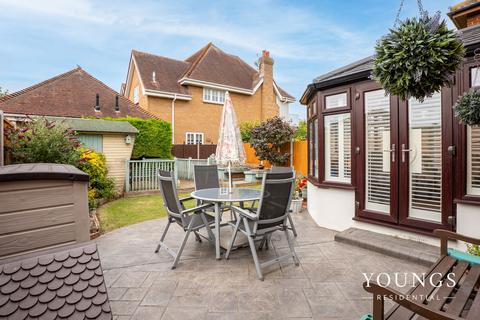 4 bedroom detached house for sale, Ameland Road, Canvey Island, SS8