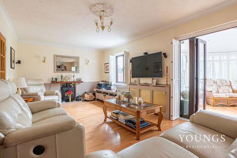 4 bedroom detached house for sale, Ameland Road, Canvey Island, SS8