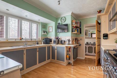 4 bedroom detached house for sale, Ameland Road, Canvey Island, SS8