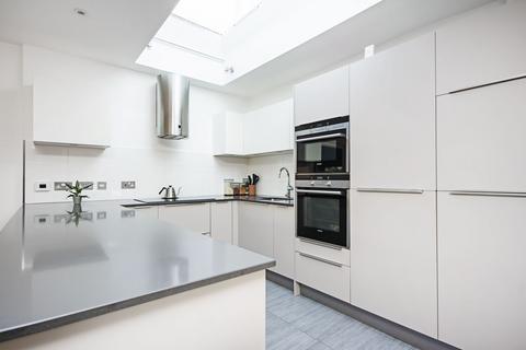 2 bedroom flat for sale, Chandos Way, Golders Green, London, NW11