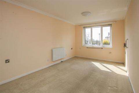 1 bedroom retirement property for sale, Kings Road, Brentwood