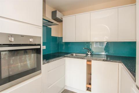 1 bedroom retirement property for sale, Kings Road, Brentwood