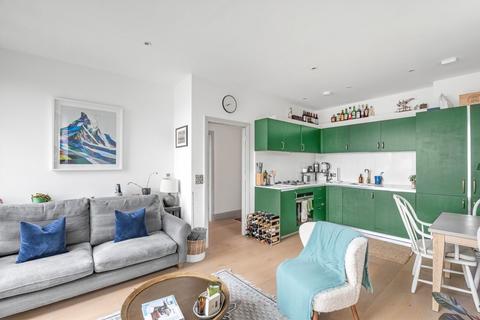 2 bedroom flat for sale, York Road, London SW11