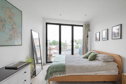 2 bedroom flat for sale, York Road, London SW11