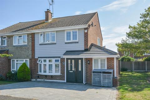 9 Birds Close, Ramsden Heath, Billericay, CM11 1JB