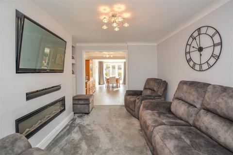 9 Birds Close, Ramsden Heath, Billericay, CM11 1JB