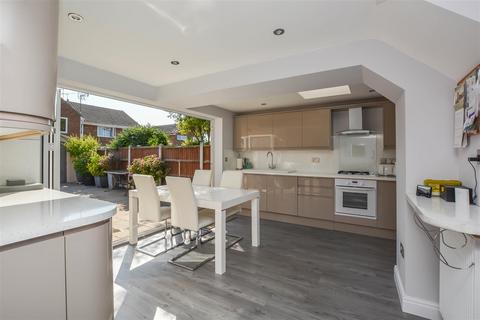 9 Birds Close, Ramsden Heath, Billericay, CM11 1JB