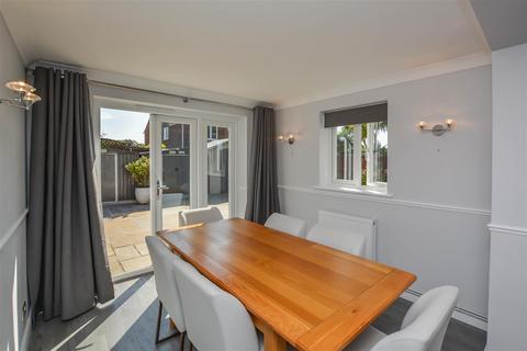 9 Birds Close, Ramsden Heath, Billericay, CM11 1JB