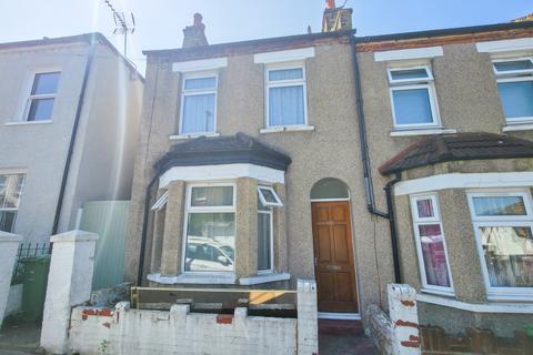 2 bedroom terraced house to rent, Riverdale Road, London, SE18