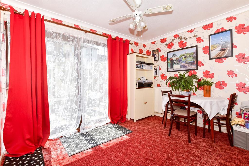 Kitchen/Dining Area