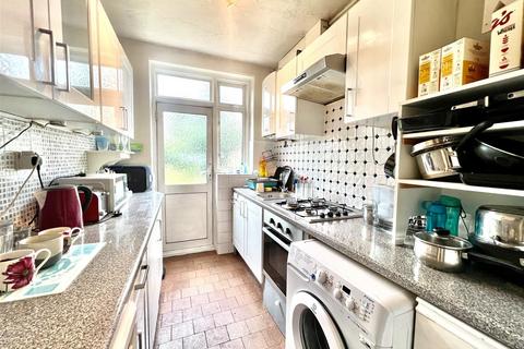 3 bedroom semi-detached house for sale, Meadow Waye, Heston TW5