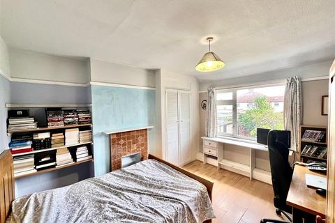 3 bedroom semi-detached house for sale, Meadow Waye, Heston TW5