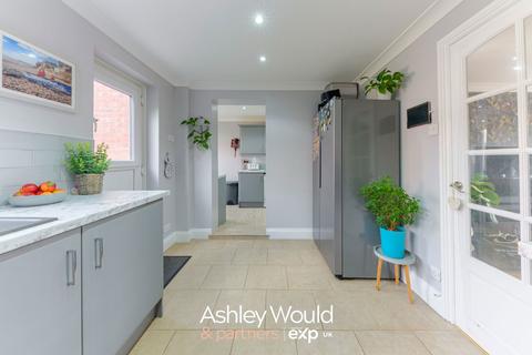 3 Roach Close, Brierley Hill, DY5 1LR