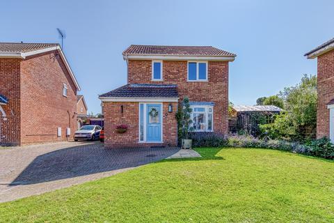 8 Bucknam Close, Kessingland, Lowestoft, NR33 7NX