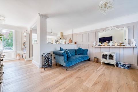 8 Bucknam Close, Kessingland, Lowestoft, NR33 7NX