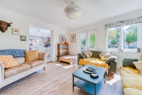8 Bucknam Close, Kessingland, Lowestoft, NR33 7NX