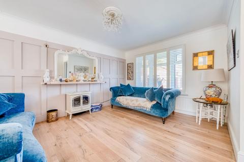 8 Bucknam Close, Kessingland, Lowestoft, NR33 7NX