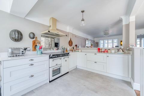 8 Bucknam Close, Kessingland, Lowestoft, NR33 7NX