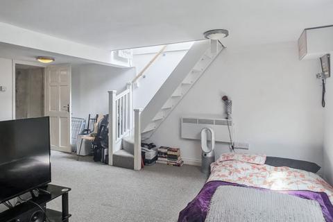 Basement Flat, 16 South Ealing Road, London, W5 4QA
