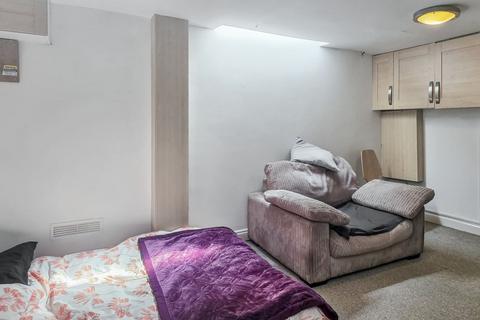 Basement Flat, 16 South Ealing Road, London, W5 4QA