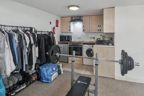 Basement Flat, 16 South Ealing Road, London, W5 4QA