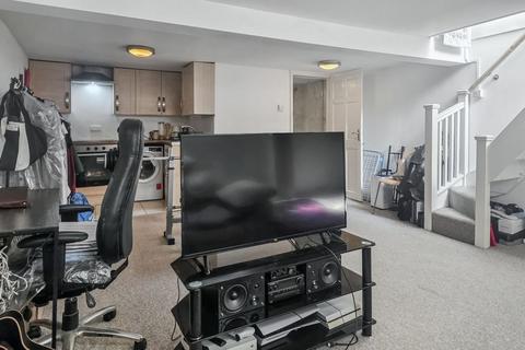 Basement Flat, 16 South Ealing Road, London, W5 4QA