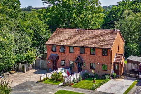 92 Forest Dene, Crowborough, TN6 2EX