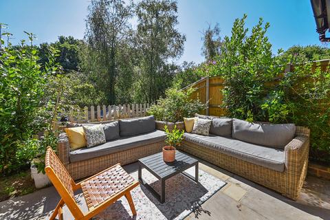 92 Forest Dene, Crowborough, TN6 2EX