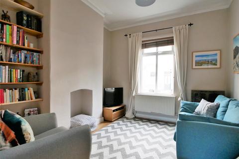 2 bedroom terraced house to rent, Windsor Street, South Bank